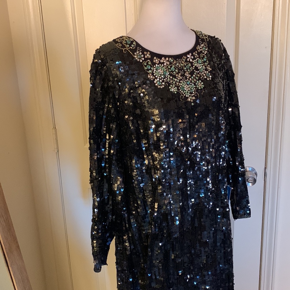 MAC DUGGAL
Beaded Neckline Long Sleeve Dress - Picture 6 of 15